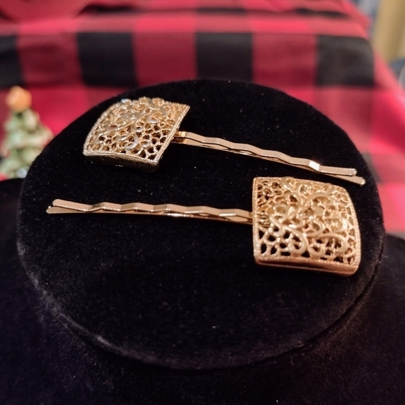 SALE Vintage Floral Design Gold Unique Hair Accessory Bobby pins - Picture 1 of 7